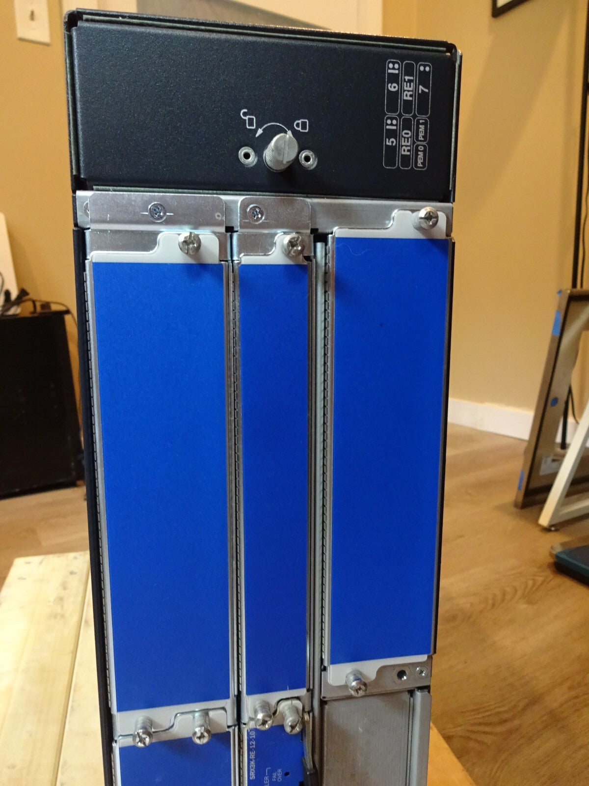 JUNIPER SRX3400-BASE-AC SERVICES GATEWAY / WITH SRX3K-RE-12-10 / SRX3K-SFB-12GE