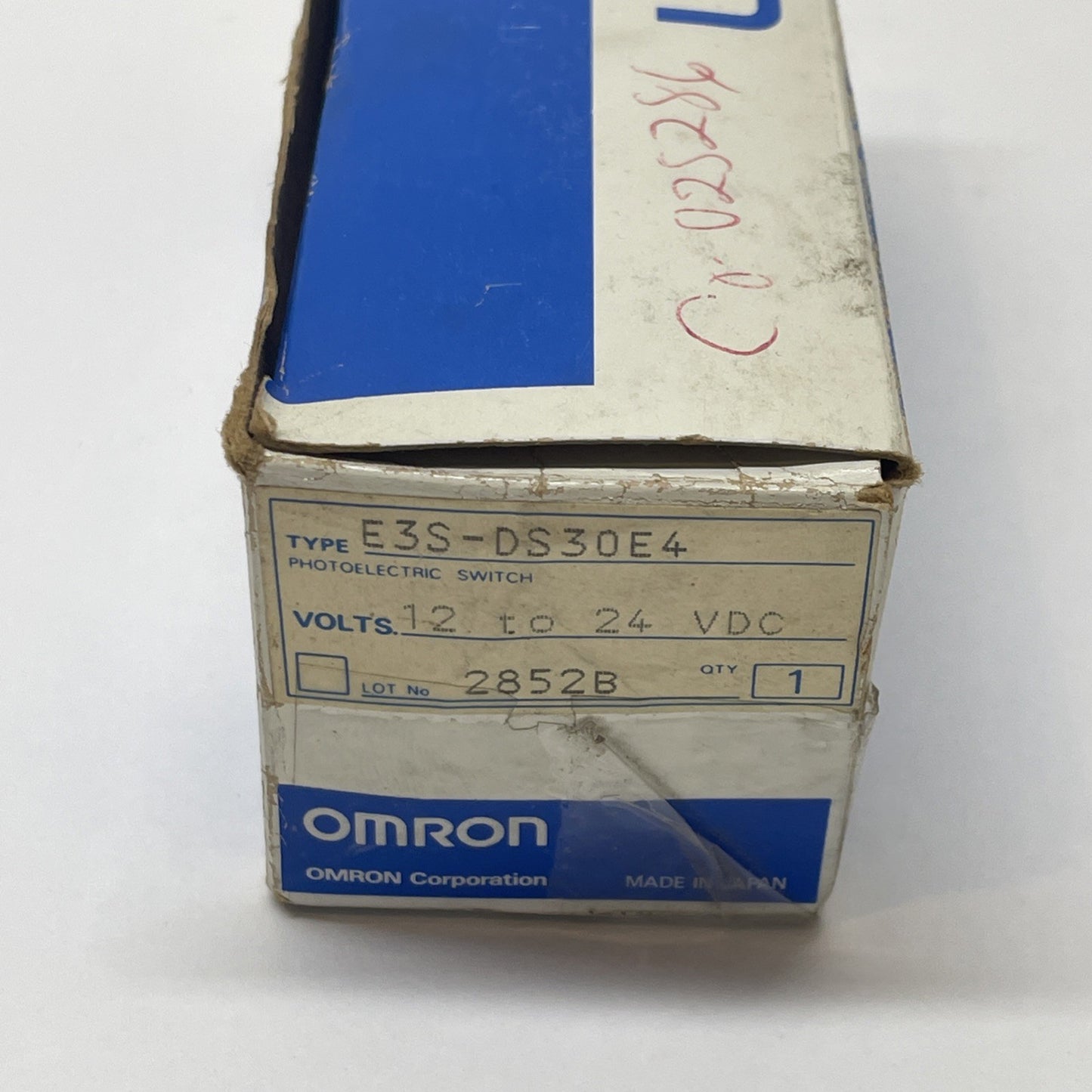 E3S-DS30E4 Omron Photoelectric Switch E3SDS30E4  12-24VDC