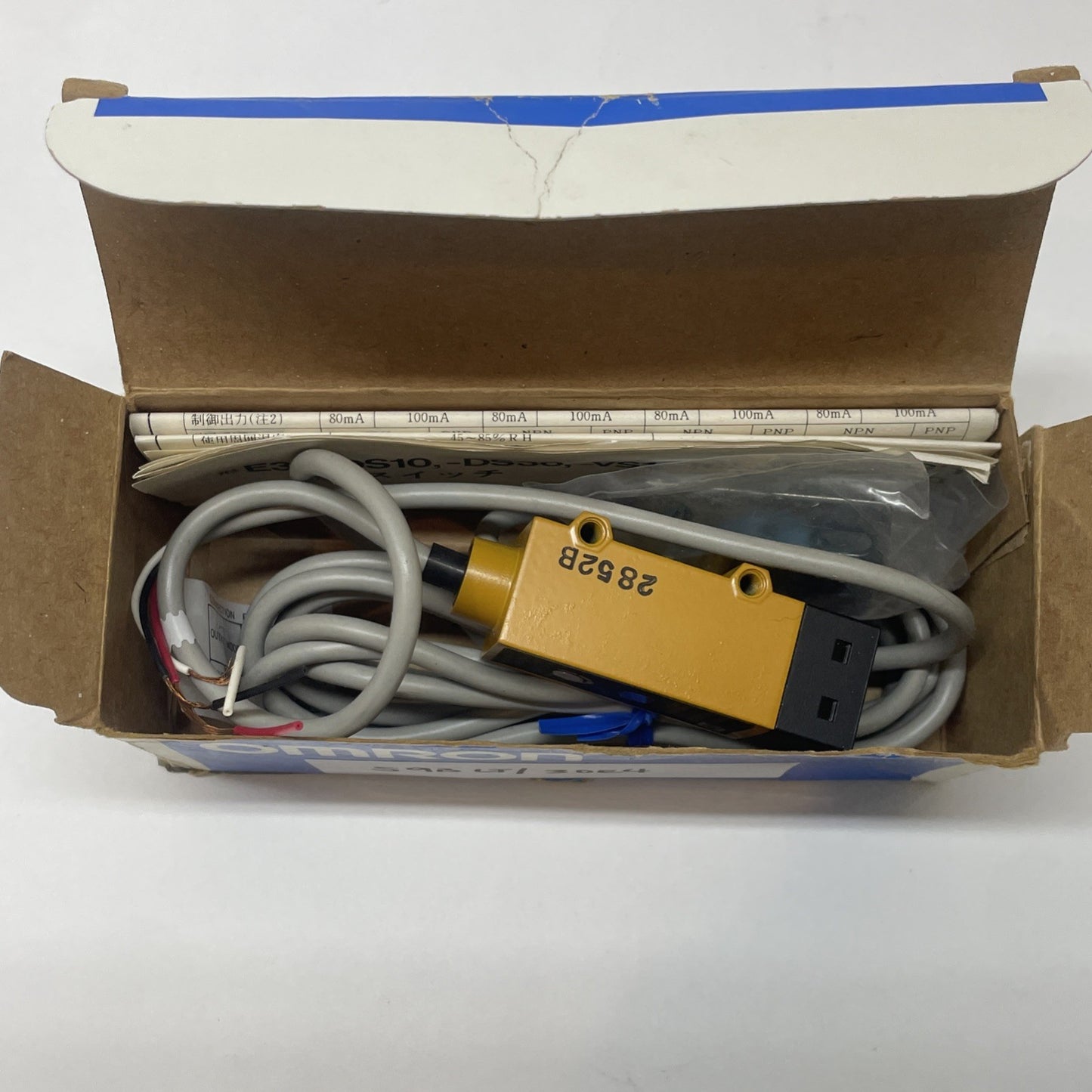 E3S-DS30E4 Omron Photoelectric Switch E3SDS30E4  12-24VDC