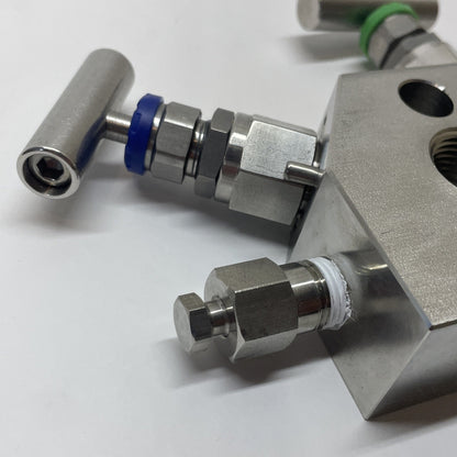 Rosemount 0R305-1321-2100 Pressure Transmitter Manifold (4000psi) R305EC32B11