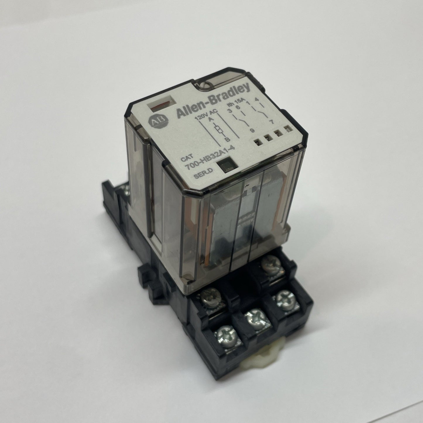 ALLEN BRADLEY 700-HB32A1-4 RELAY SER D 120VAC WITH BASE