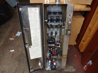 CUTLER HAMMER A-C MAGNETIC COMBINATION STARTER W/ MOTOR CIRCUIT SWITCH 4X ENCL