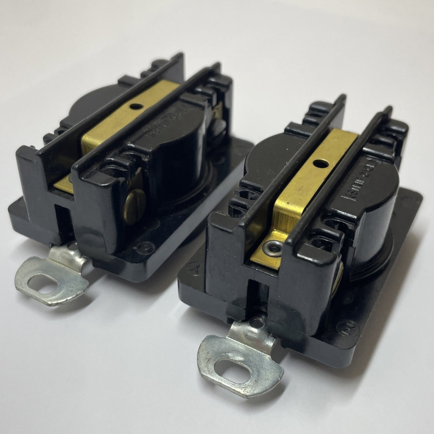 (LOT OF 2) HUBBELL 2430A TWIST-LOCK RECEPTACLE 20A 480V 3 Pole 4 Wire