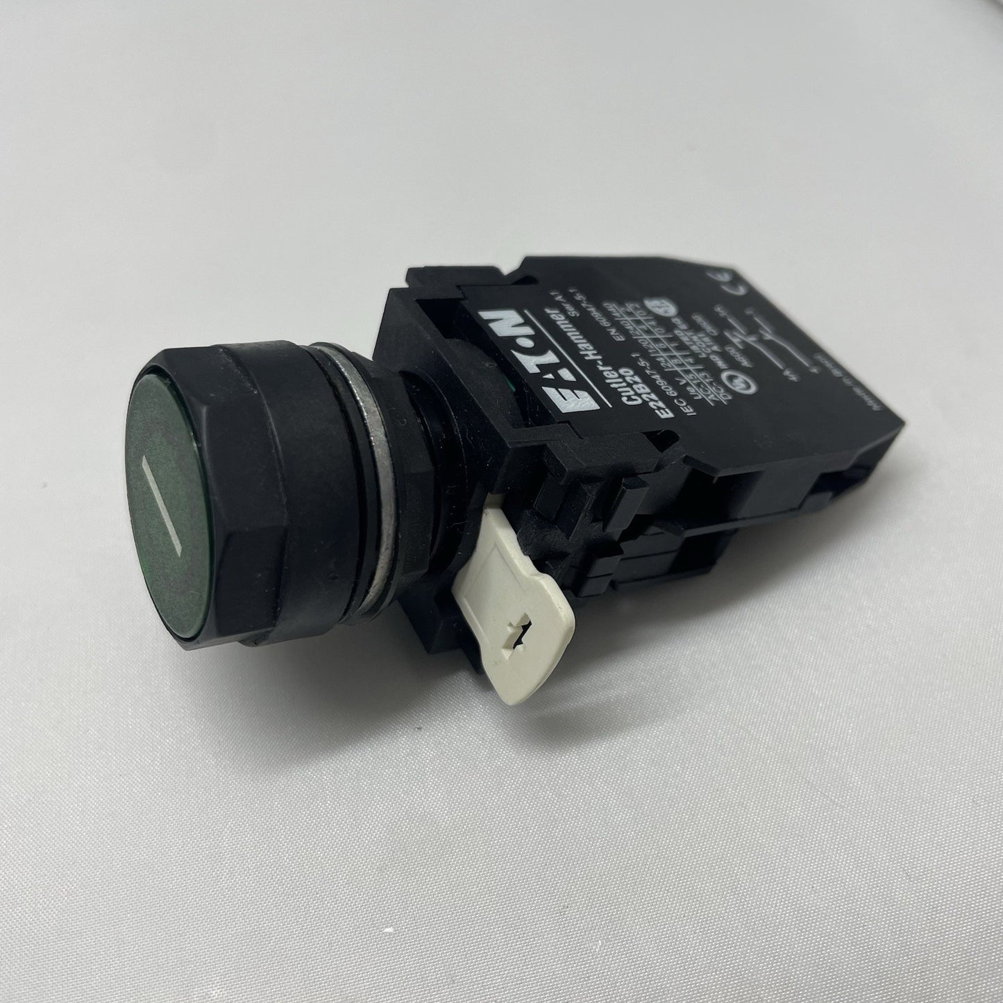 CUTLER-HAMMER E22B20 CONTACT BLOCK SER.A1 W/E22DE BUTTON GREEN