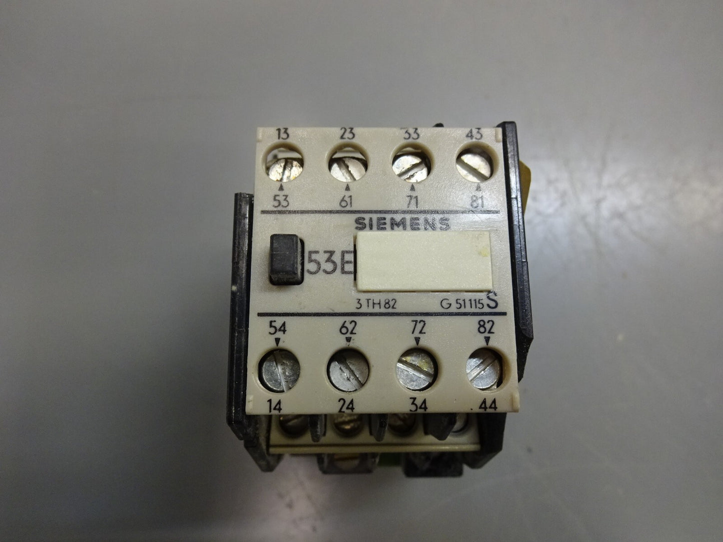 Siemens 3TH8253-0A 8-Pole Control Relay / Contactor (5 NO + 3 NC) 24/29V 50/60Hz