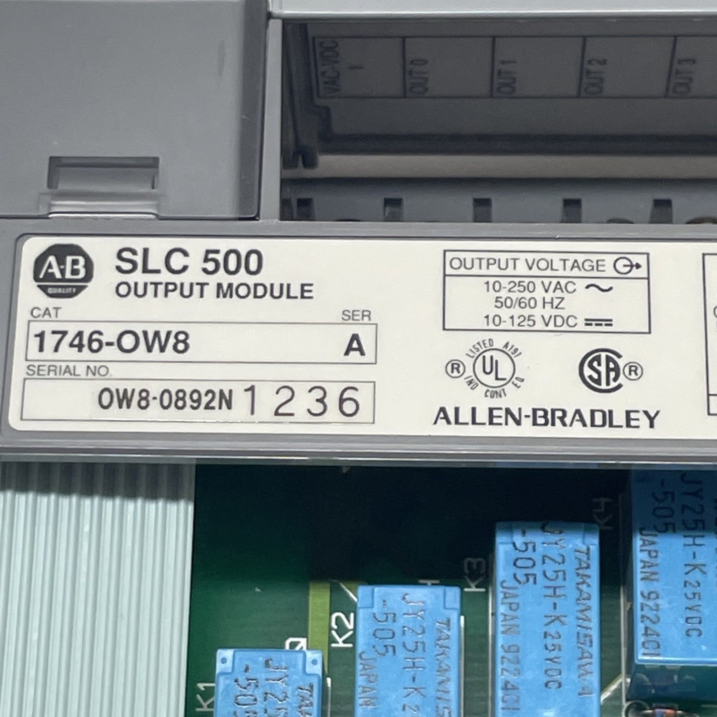 ALLEN-BRADLEY 1746-OW8 /A SER. A SLC 500 OUTPUT MODULE