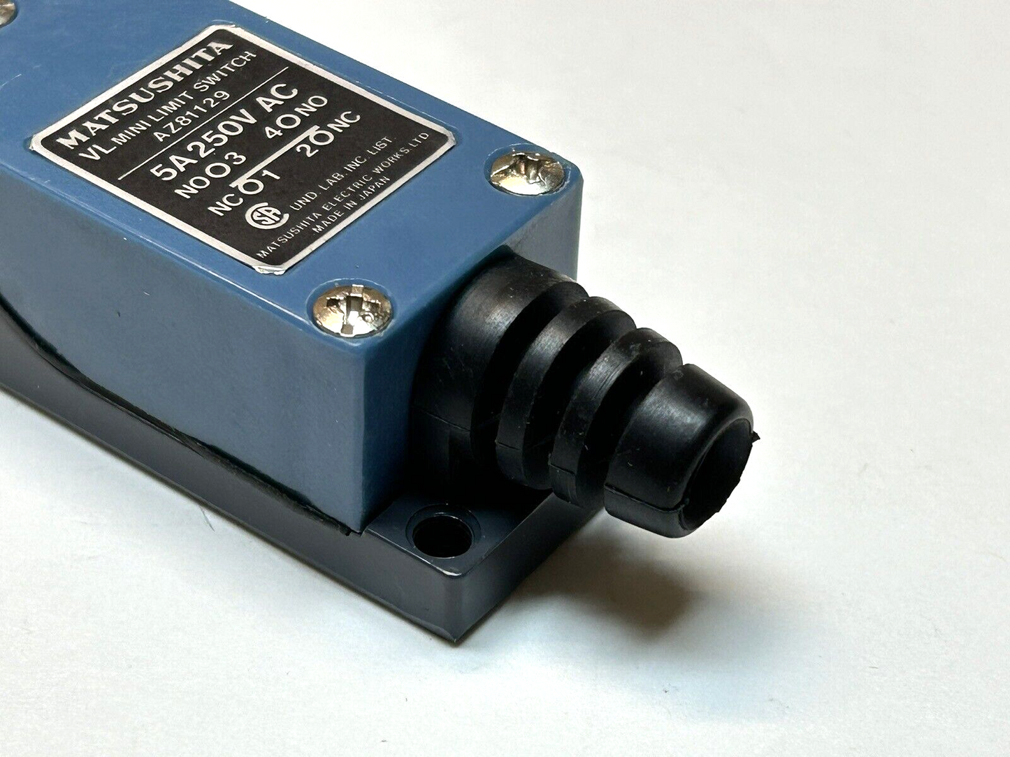 MATSUSHITA AZ81129 / VL MINI LIMIT SWITCH 5A 250VAC / NEW
