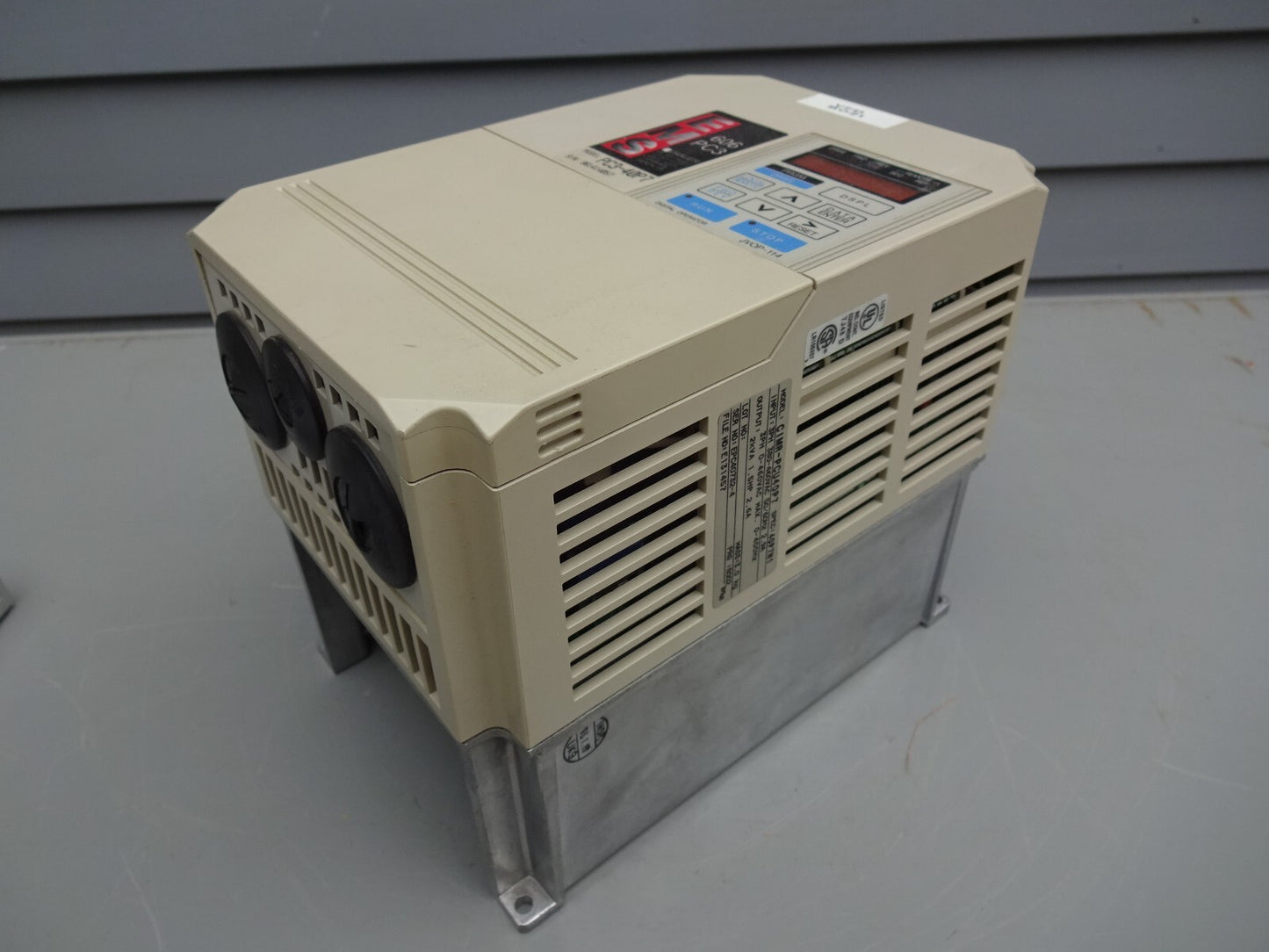 EMS CIMR-PCU40 / P7PC3-40P7 / 606PC3 / 3PH 380-460VAC 5-/60HZ 2.9A