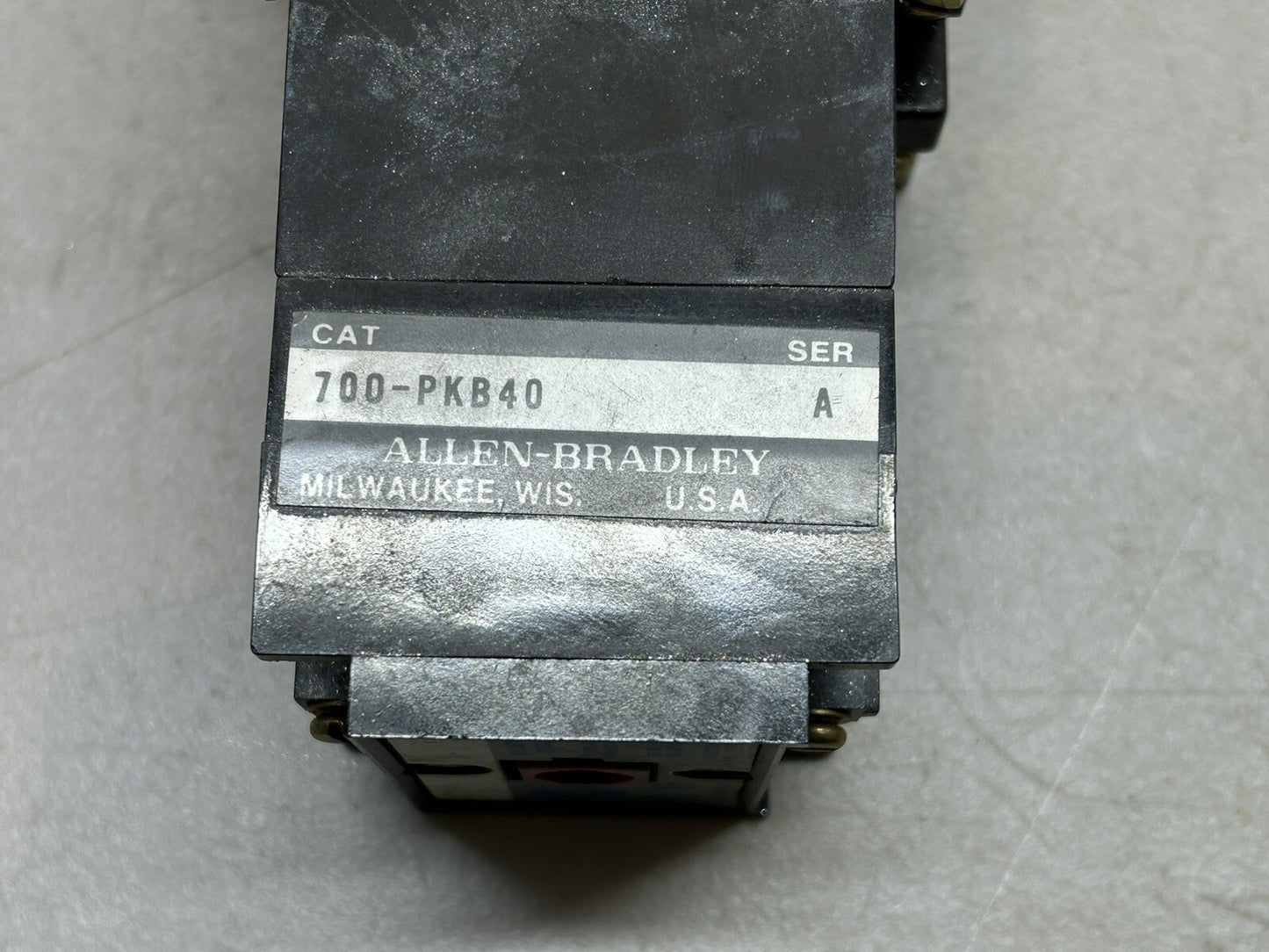 ALLEN BRADLEY 700-PKB40 AC RELAY / WITH 700DC-P400Z24 SERIES A