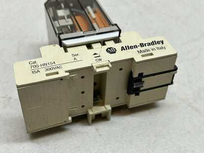 ALLEN BRADLEY / 700-HB32A1-4 RELAY SER D / WITH 700-HN154 SER A SOCKET BASE