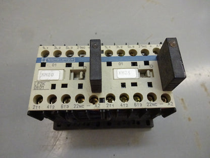 TELEMECANIQUE LP2K0601 CONTACTOR / WITH (2) LA4KE1B