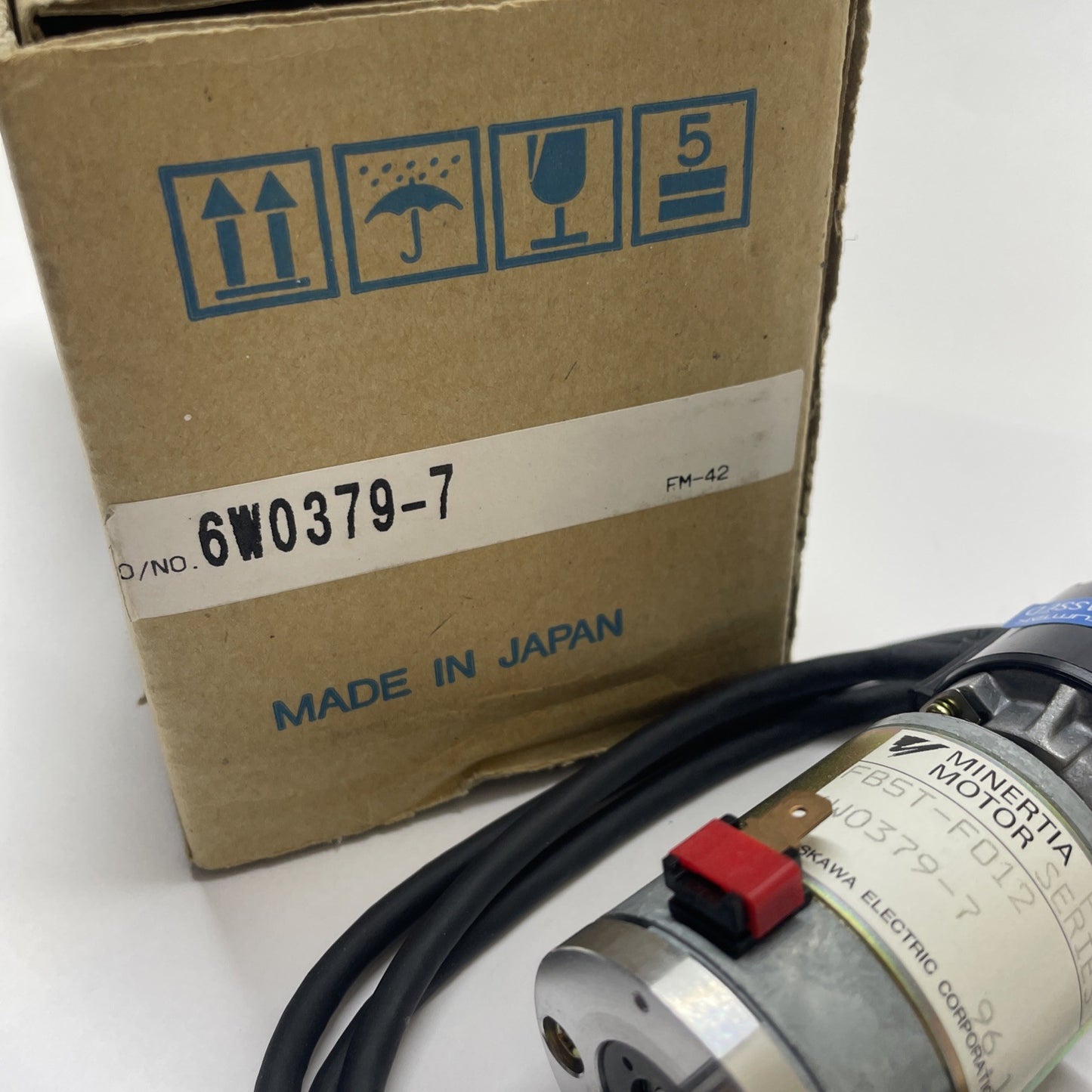 Yaskawa FB5T-F012 / 6W0379-7 / LHE-705-1000 Servo Motor Rear Shaft Extension