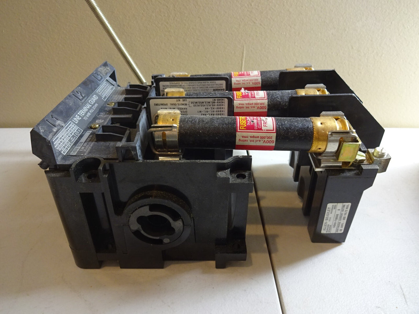 ALLEN BRADLEY 1494V-DS60 / DISCONNECT SWITCH WITH 1494V-FSR666 AND FUSES SER A