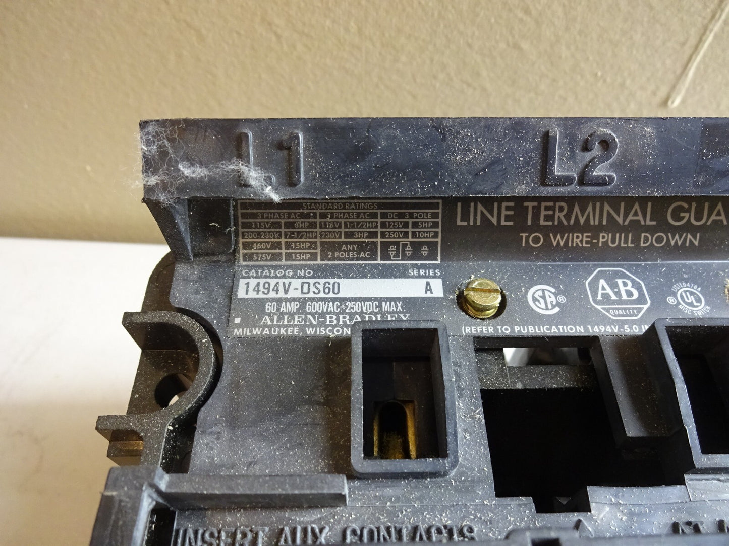 ALLEN BRADLEY 1494V-DS60 / DISCONNECT SWITCH WITH 1494V-FSR666 AND FUSES SER A