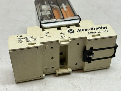 ALLEN BRADLEY / 700-HB32A1-4 RELAY SERIES E / WITH 700-HN154 SER A SOCKET BASE