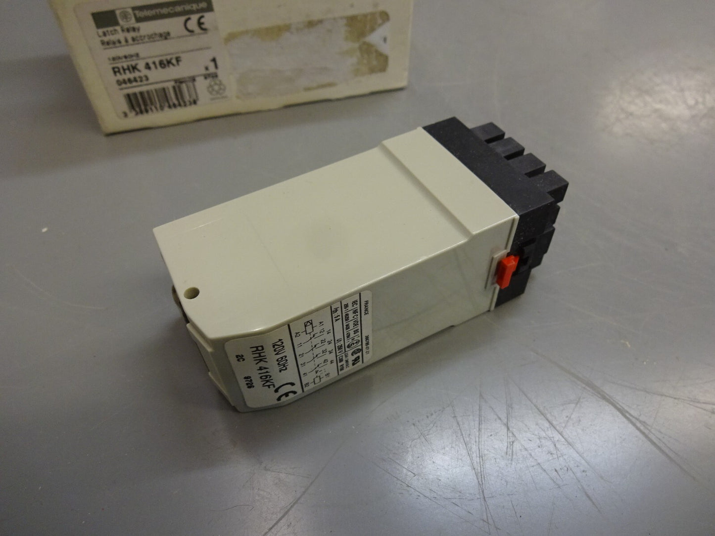 TELEMECANIQUE RHK-416KF / LATCH RELAY 120VOLT 60HZ / NEW