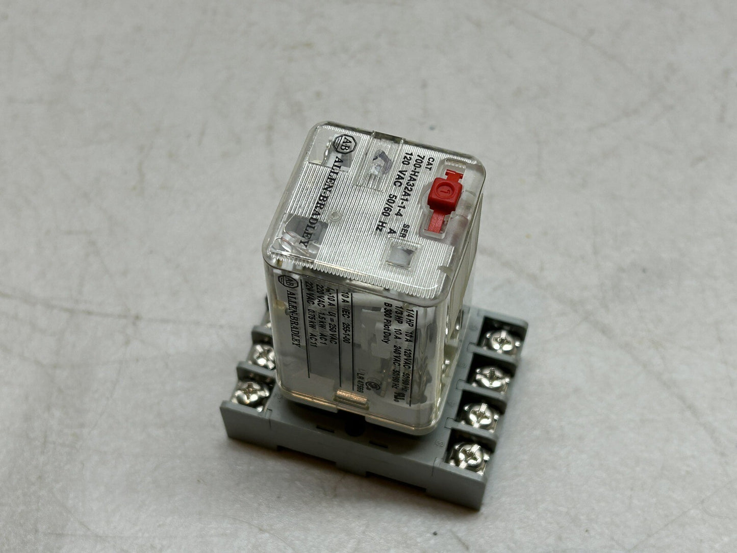 ALLEN BRADLEY 700-HA32A1-1-4 RELAY SER A 120VAC WITH IDEC SR2P-06 BASE 92Y30C