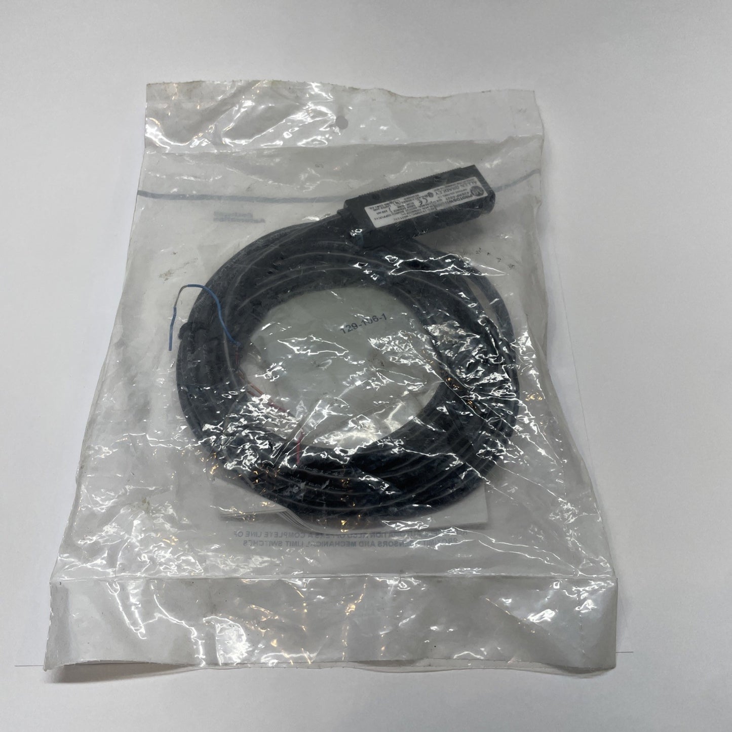 NEW 42SRP-6032 /B Allen-Bradley Photoelectric Sensor 10-30V DC Sharp Diffuse